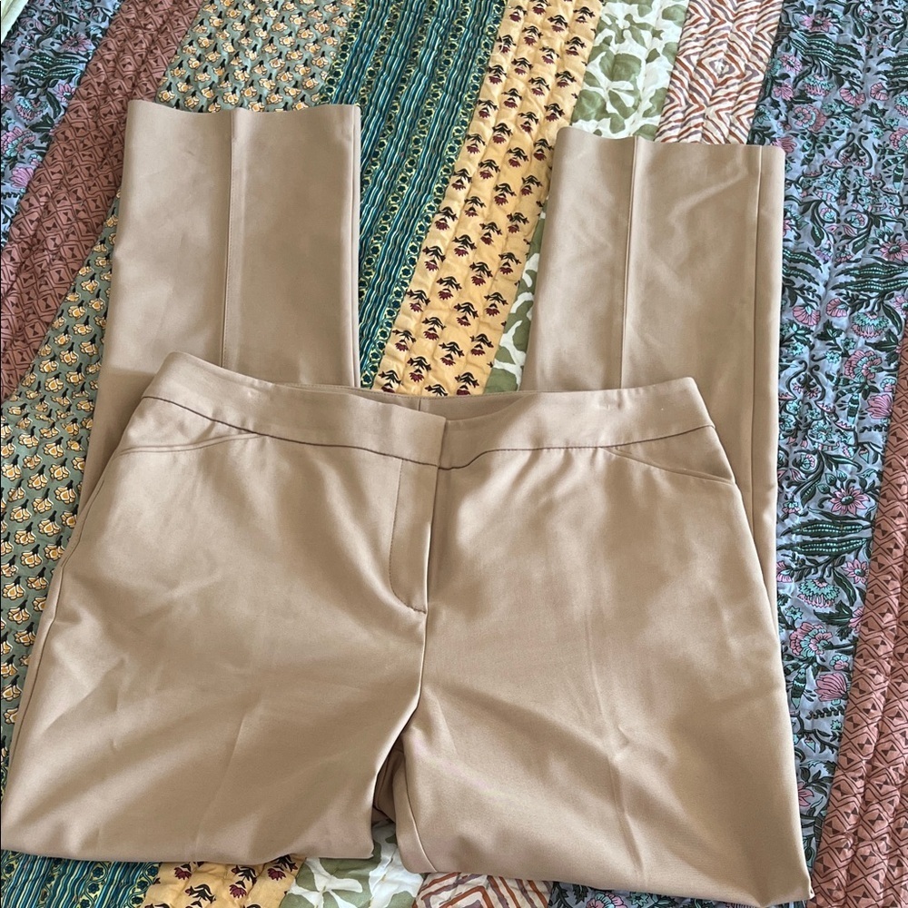 EUC Chico's 1.5 Classic Gold Straight Leg So Slimming Crop Pants, NWOT